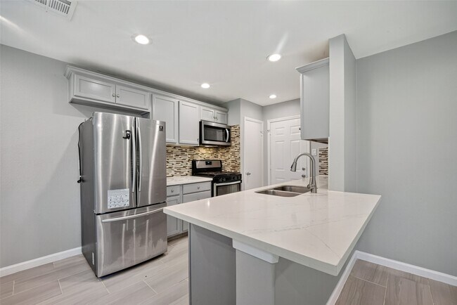 Building Photo - 7607 Tanager St