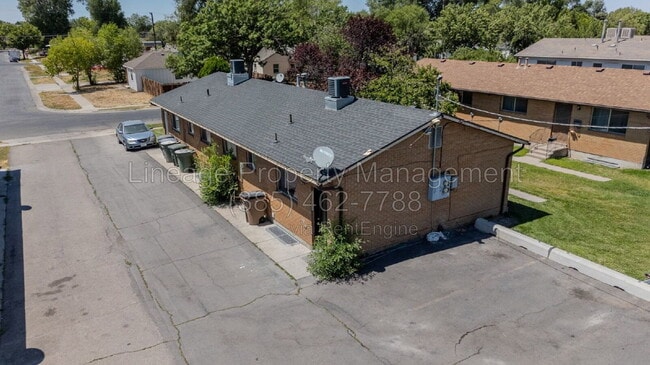 Building Photo - 1223 Emery St W