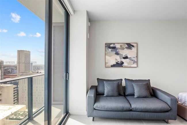 Building Photo - 121 NE 5th St