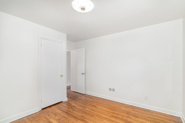 Building Photo - Charming 2BR Cape Cod