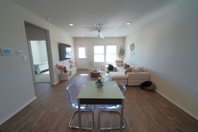 Building Photo - Like-New Home in Applewood Neighborhood. Realtor Commission: $600