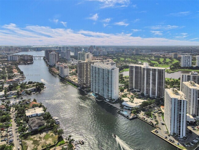 Building Photo - 20281 E Country Club Dr