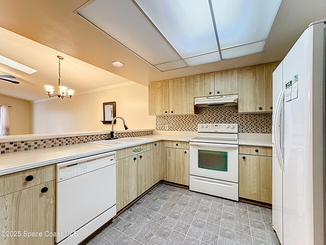 Building Photo - 3033 Dunhill Dr