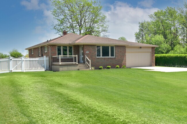 Exterior Front - 543 Mill St