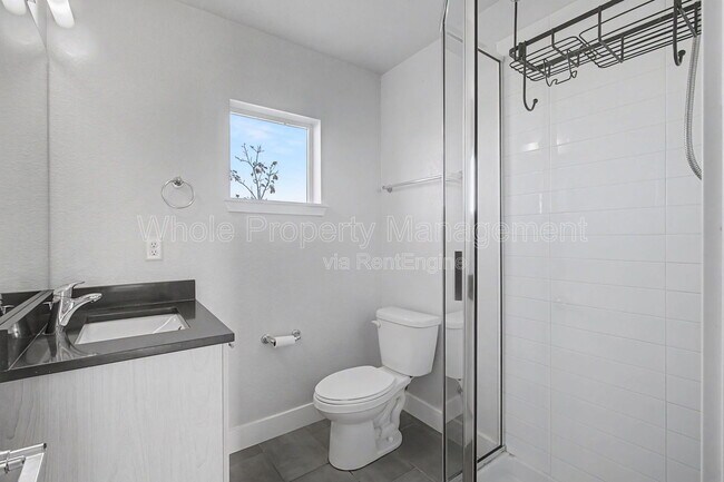 Building Photo - 5651 W 11th Pl