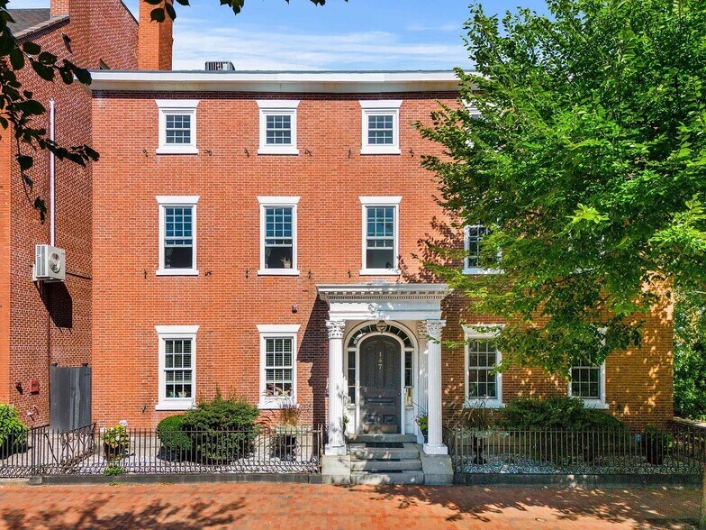 Primary Photo - 147 State St