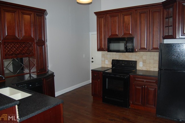 Building Photo - 304 Adamson Square