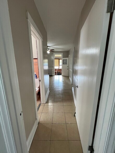 Building Photo - 4718 N Laramie Ave