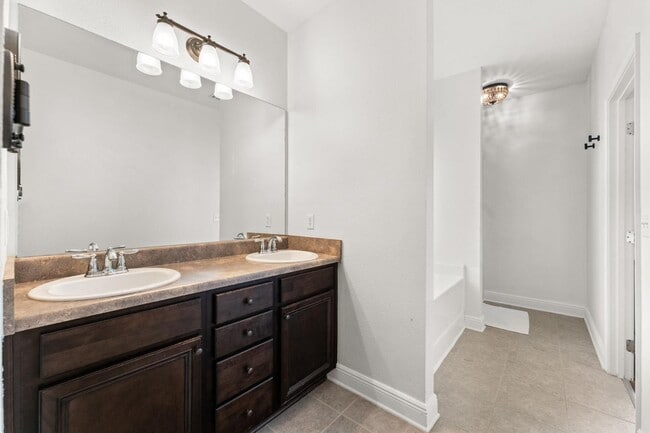 Building Photo - 486 Fanny Ann Way