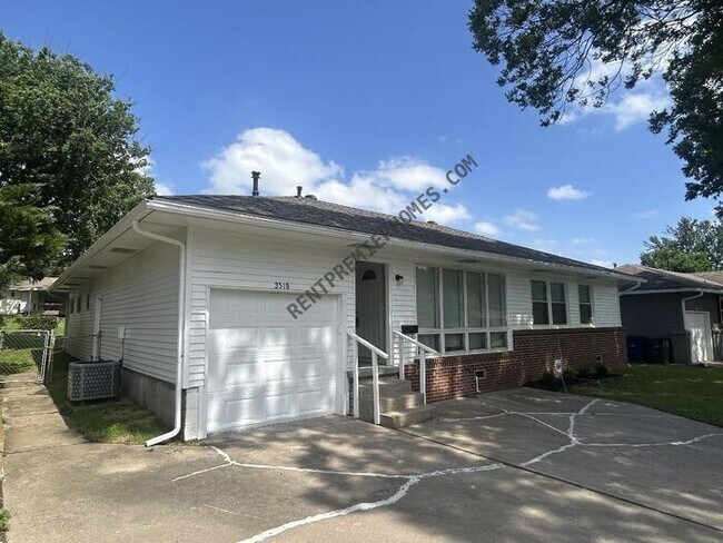 Building Photo - 3519 S Sandusky Ave