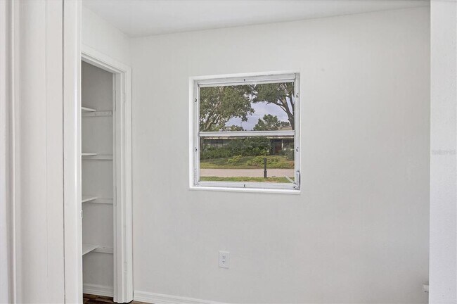 Building Photo - 2460 Whippoorwill Cir