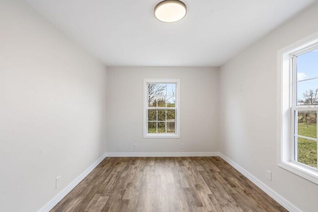 Building Photo - Completely remodeled | 3 Bedroom | 2 Bathr...