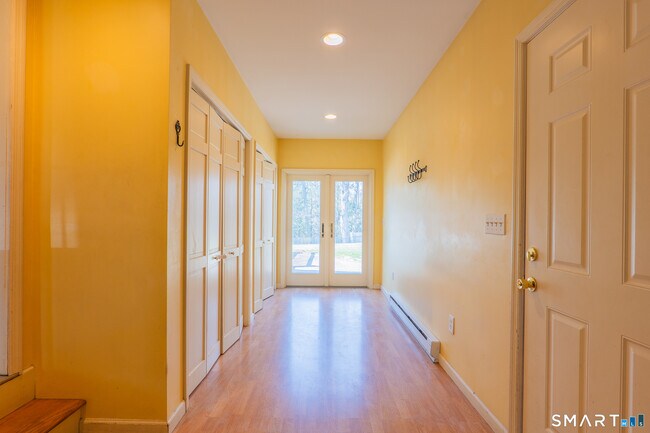 Building Photo - 9 Pleasant St