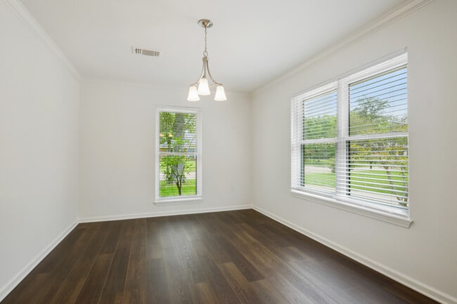 Building Photo - 7738 Menlo Dr