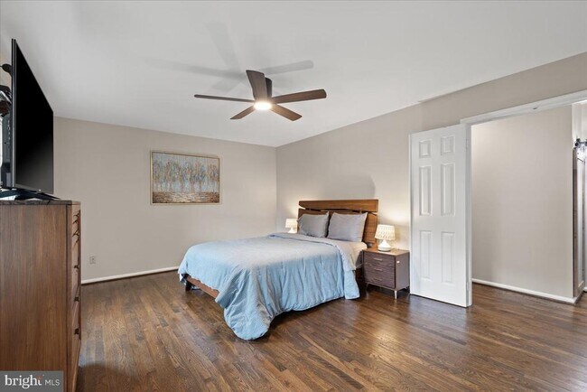 Building Photo - 9472 Lapstrake Ln