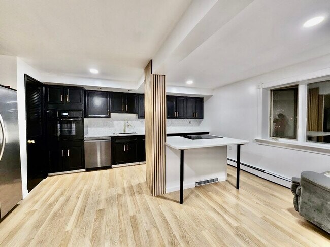 Building Photo - 132 Wepawaug Dr