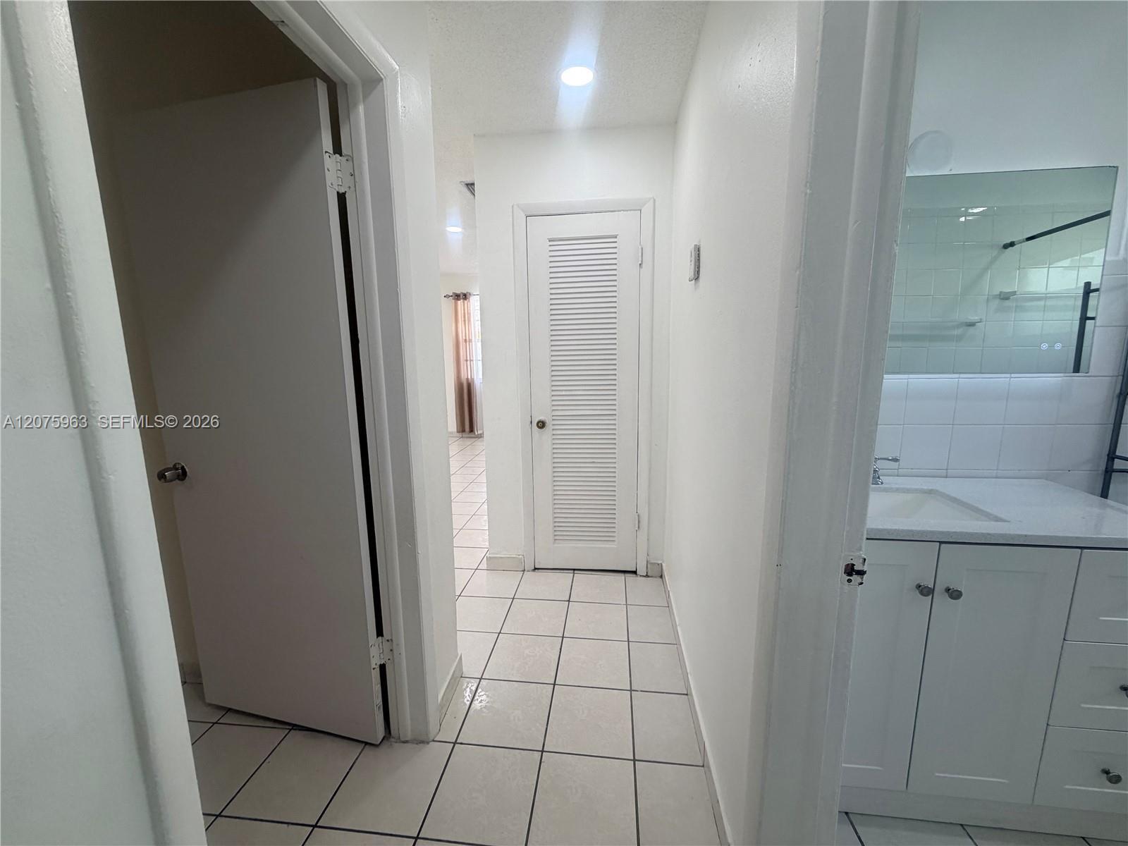 Building Photo - 3821 SW 89th Ct