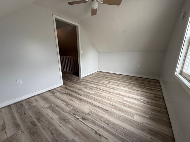 Building Photo - **Move in Ready** 3 bedroom close to downtown!