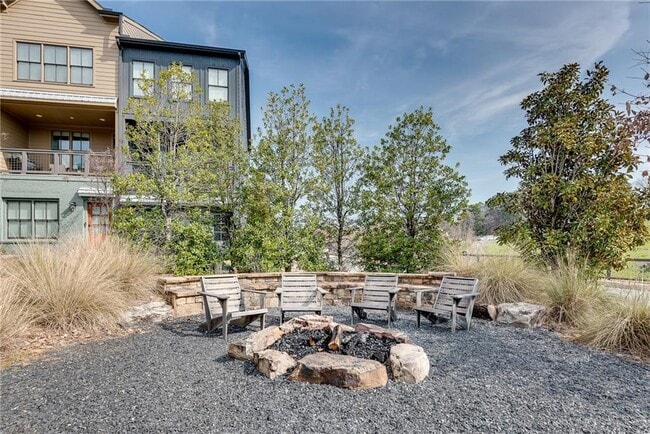 Building Photo - 768 Aerial Way
