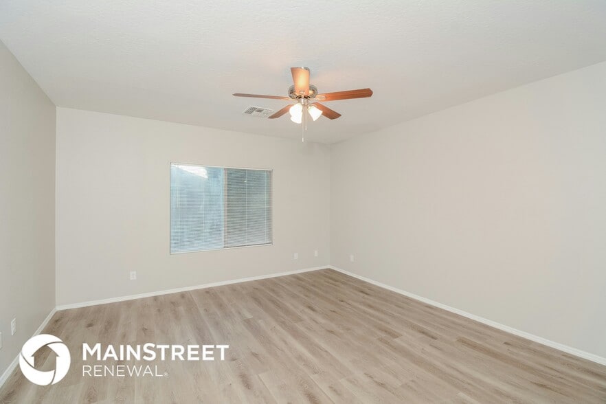 Building Photo - 13289 N Primrose St