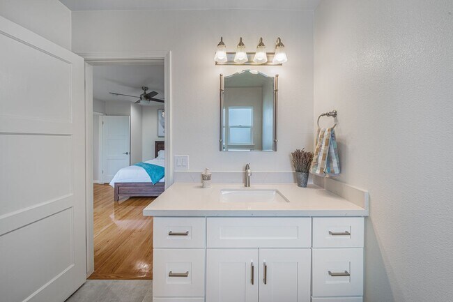 Building Photo - 549 N La Sena Ave