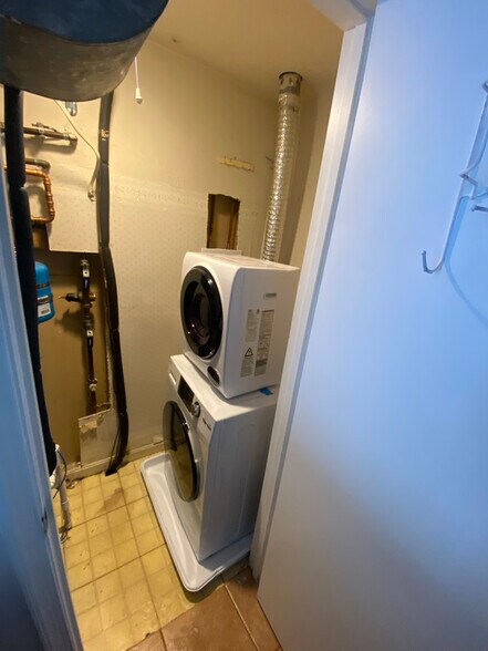 Laundry room - 4351 Pembrook Village Dr