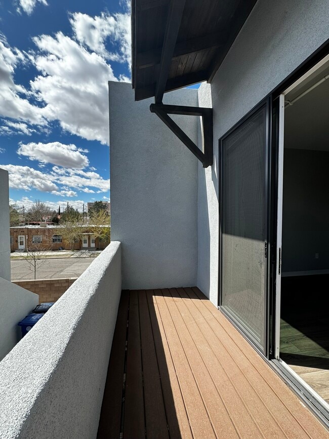 Building Photo - 844 Tijeras Ave NW