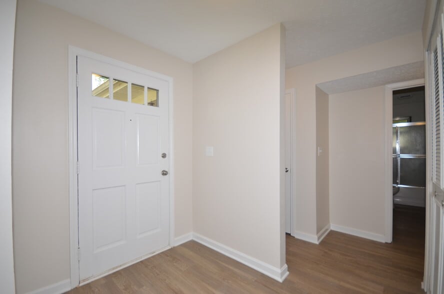 Building Photo - 9205 Foxtail Ct