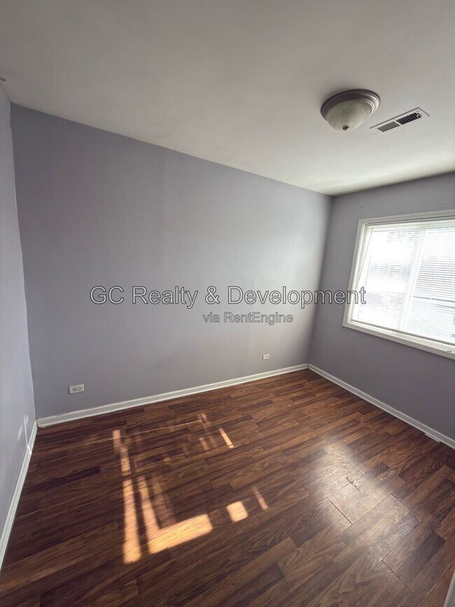 Building Photo - 6620 S Drexel Ave