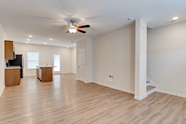 Building Photo - 2807 Cruze Dr