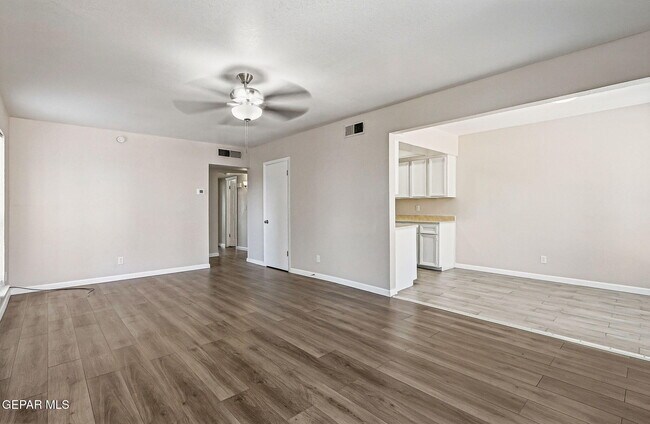 Building Photo - 10604 Springwood Dr