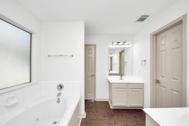 Building Photo - 6706 Hayman Dr