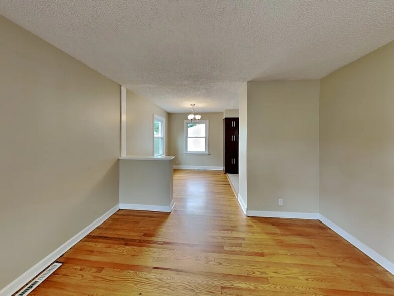 Primary Photo - 9219 S 51st Ave