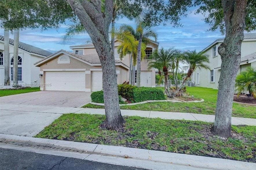 Primary Photo - 16220 SW 21st St