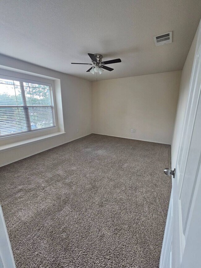 Building Photo - 18629 Falcon Pointe Blvd
