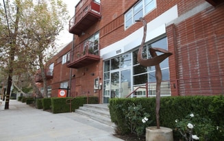 Building Photo - 1010 Sycamore Ave