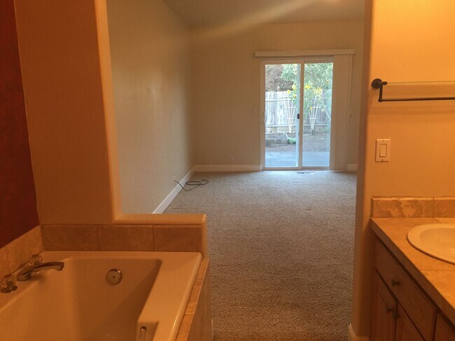 Building Photo - 2057 Berwin Ln