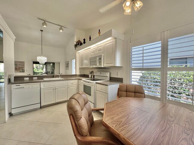 Building Photo - 10756 Bahama Palm Way