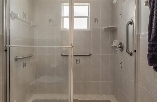 Building Photo - Single-Family Home