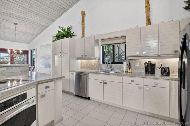 Building Photo - 22519 Esplanada Cir