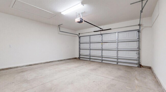 Building Photo - 106 Fernwood Crescent