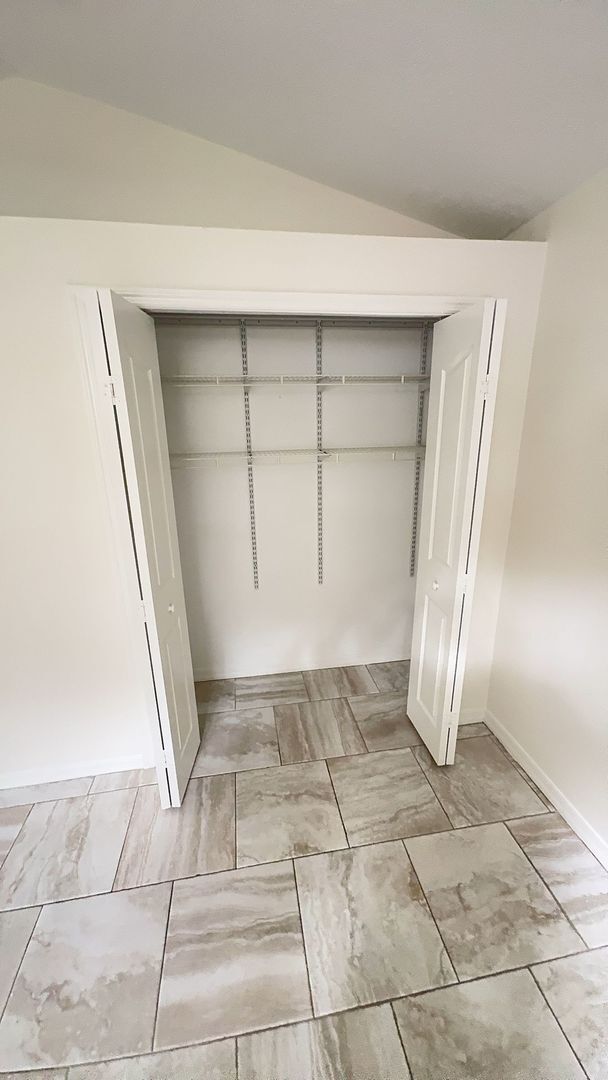 Building Photo - Come see this beautiful 3 bedroom, 2 bath, 2 car garage home for rent near Citrus Park Mall!