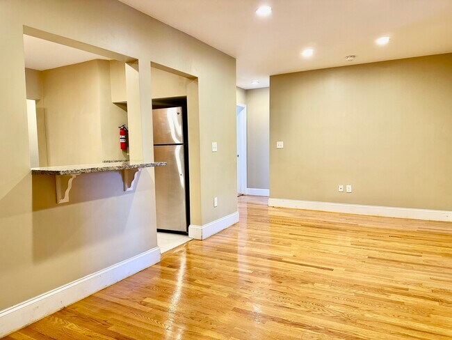 Building Photo - 76 Egmont St