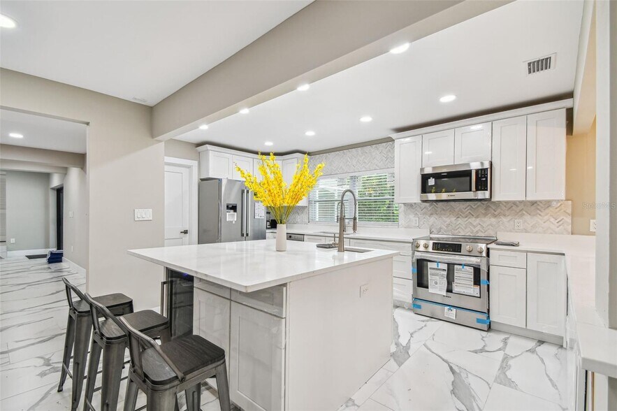 Building Photo - 2042 Craft Ln