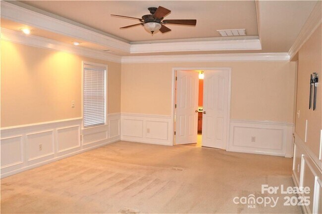 Building Photo - 913 Lillieshall Rd