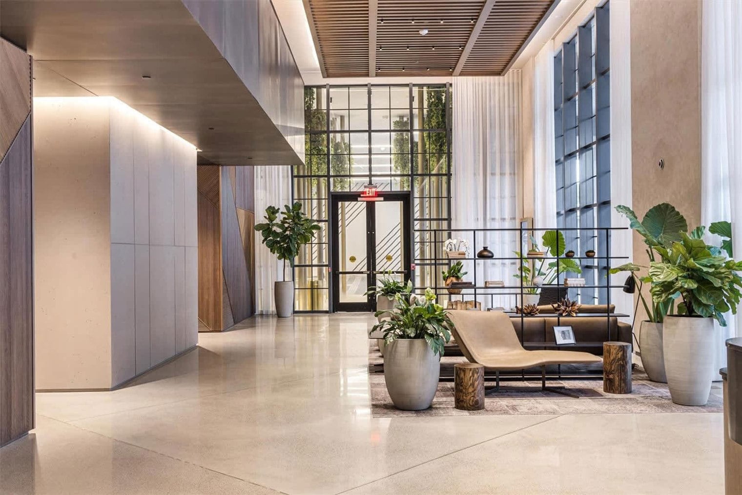 Building Photo - 601 NE 1st Ave