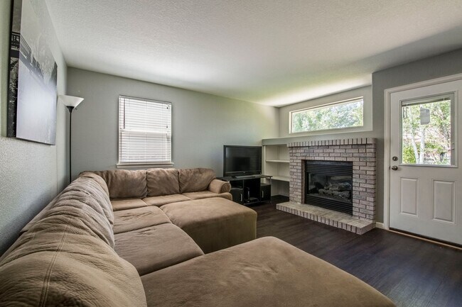 Building Photo - Immaculate 4B/3B in Superior - Available July 5th