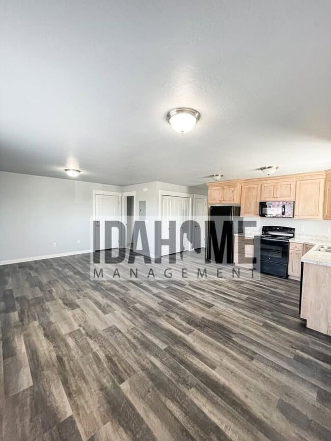 Building Photo - 1234 Sawtooth St