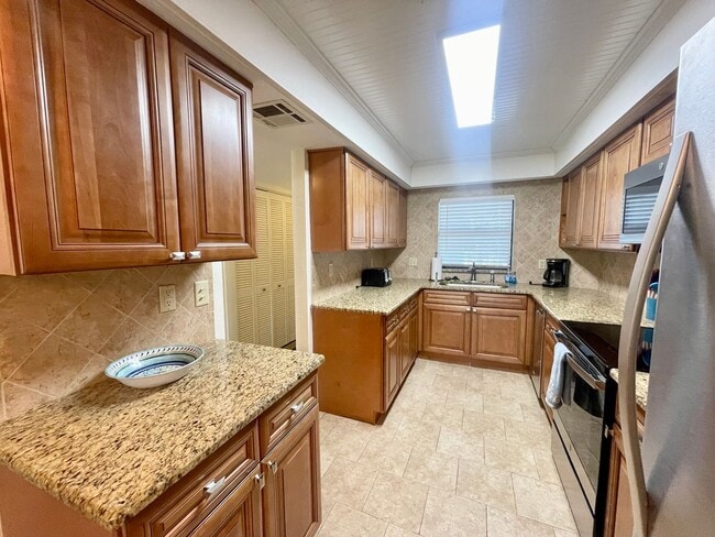 Building Photo - Furnished 2 Bed, 2 Bath Condo – Available ...