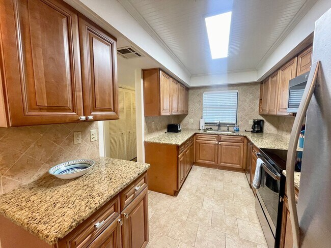 Building Photo - Furnished 2 Bed, 2 Bath Condo – Available Now!